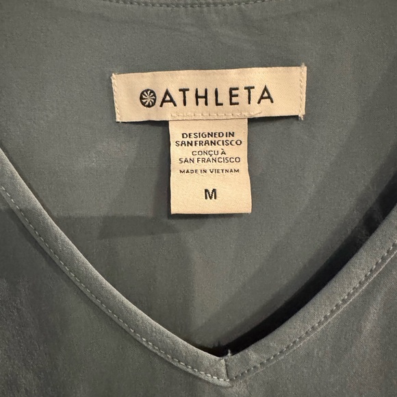 Athleta Shirt Womens Medium Swing Forward Pleated Tank Top Deep Ocean - Picture 4 of 7